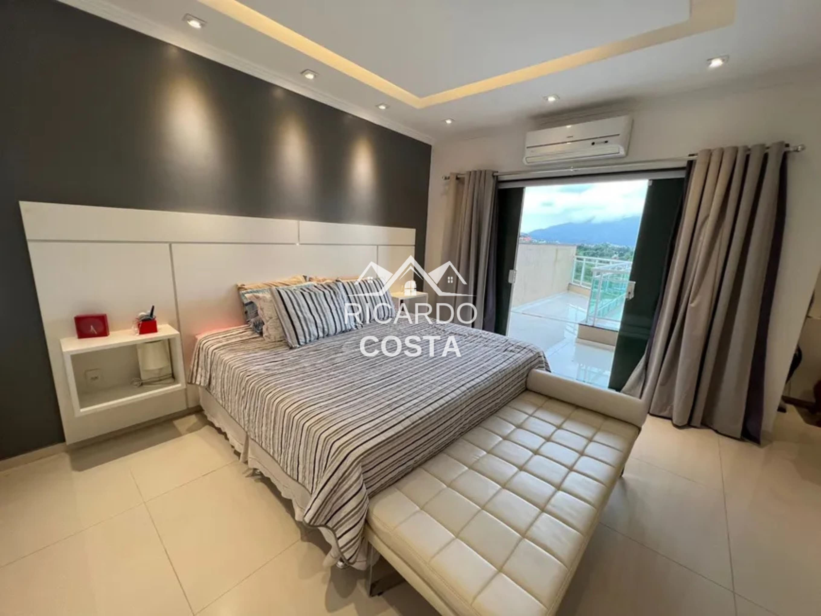 Imagem Casa de Condomínio com 3 Quartos à Venda ou Locação, 310 m² em Jacarepaguá - Rio de Janeiro Imagem Casa de Condomínio com 3 Quartos à Venda ou Locação, 310 m² em Jacarepaguá - Rio de Janeiro