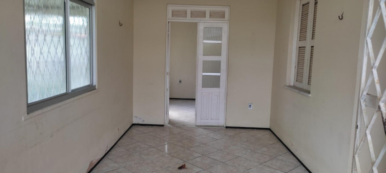 Imagem Casa com 4 Quartos à Venda, 150 m² em Cidade dos Funcionários - Fortaleza Imagem Casa com 4 Quartos à Venda, 150 m² em Cidade dos Funcionários - Fortaleza