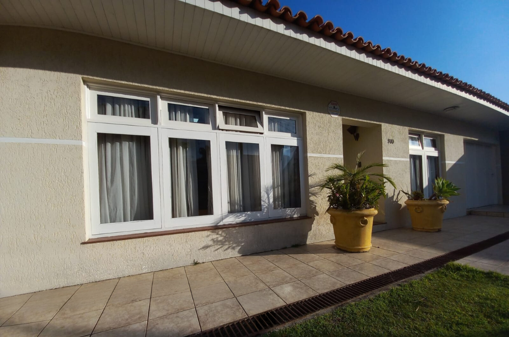 Casa com 3 Quartos à Venda, 265 m²em Oficinas - Ponta Grossa