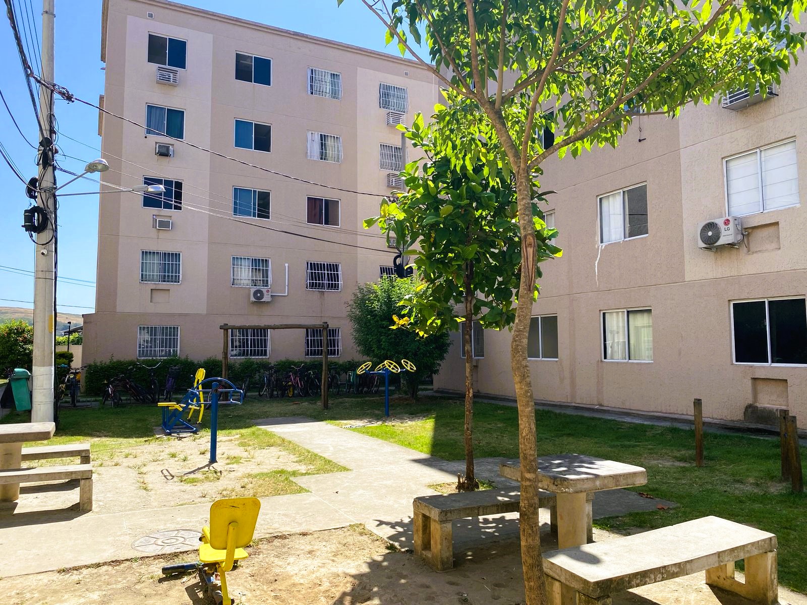 Imagem Apartamento com 2 Quartos à Venda, 45 m² em Bangu - Rio de Janeiro