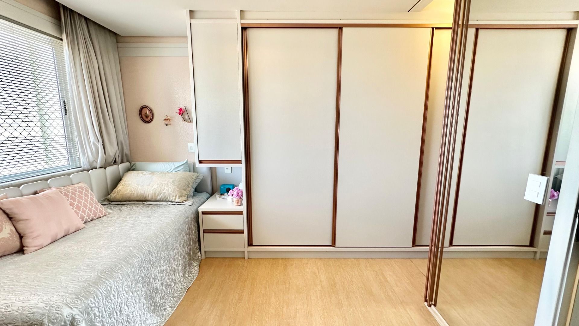 Imagem Apartamento com 3 Quartos à Venda, 215 m²em Bela Suiça - Londrina
