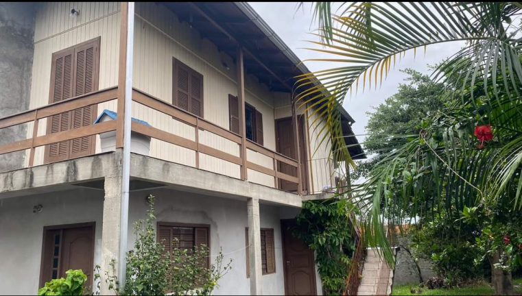 Imagem Casa com 6 Quartos à Venda, 140 m² em São Francisco - Criciúma Imagem Casa com 6 Quartos à Venda, 140 m² em São Francisco - Criciúma