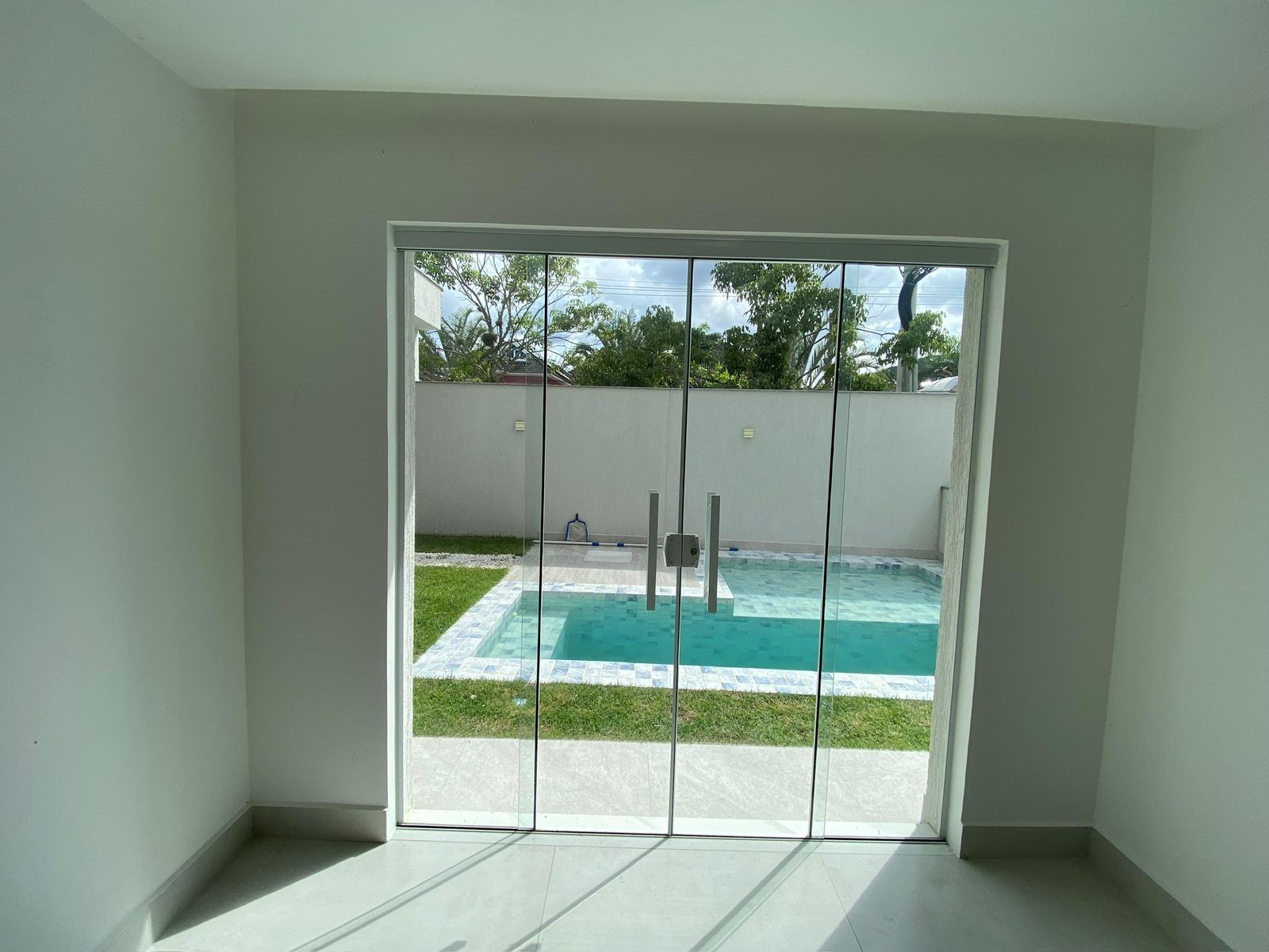 Imagem Casa de Condomínio com 4 Quartos à Venda, 220 m² em Vargem Pequena - Rio de Janeiro