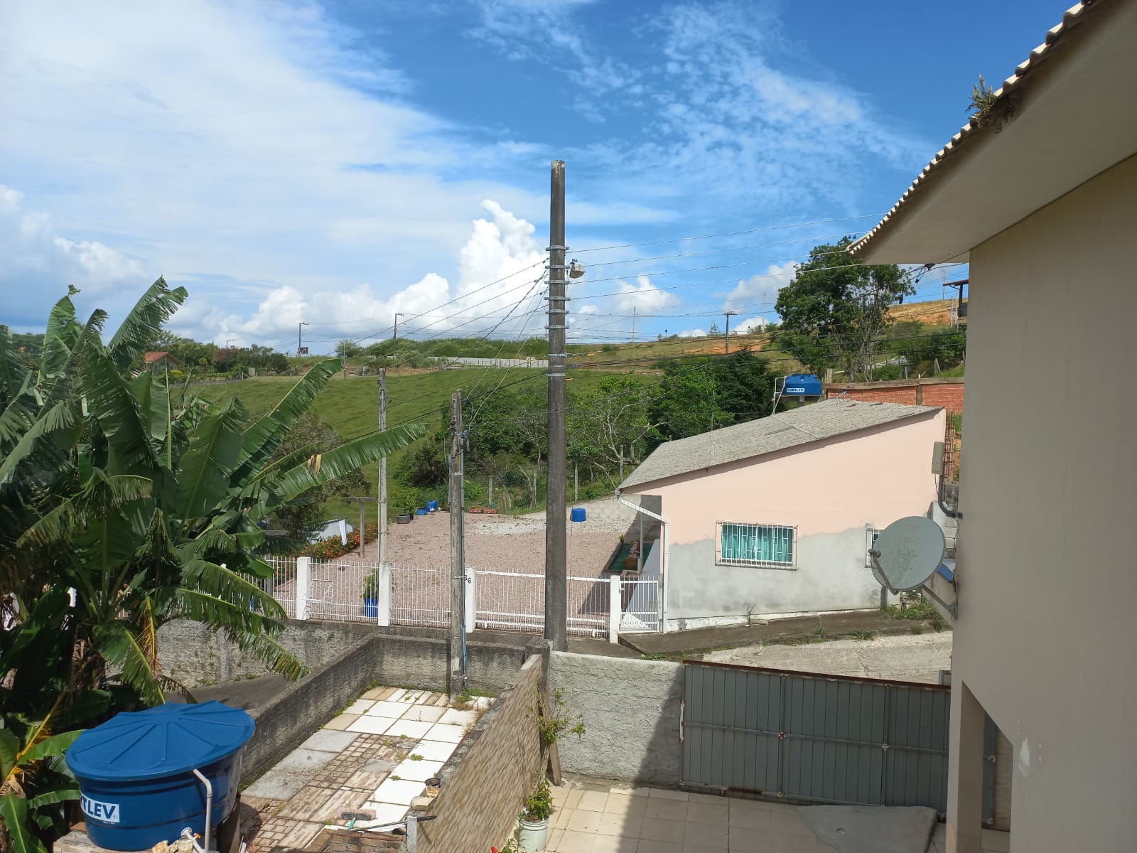 Imagem Sobrado com 4 Quartos à Venda, 250 m²em Fundos - Biguaçu