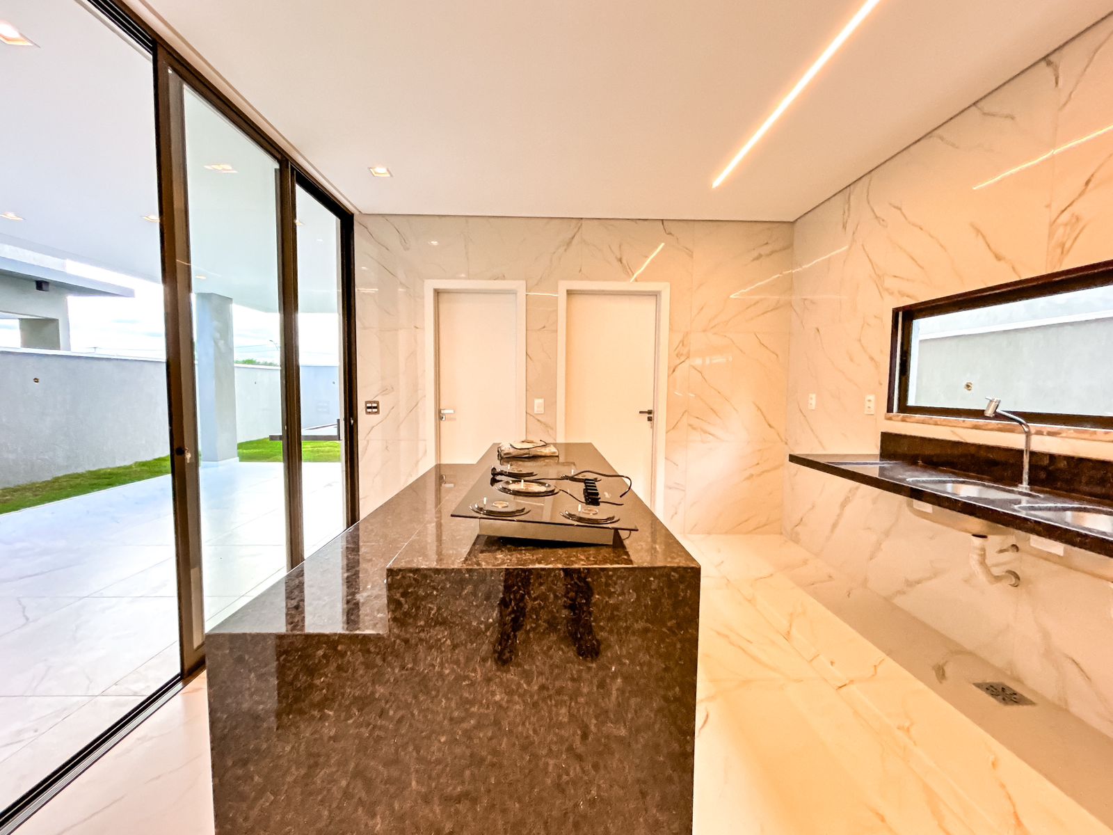 Imagem Casa de Condomínio com 5 Quartos à Venda, 252 m² em Cidade Alpha - Eusébio Imagem Casa de Condomínio com 5 Quartos à Venda, 252 m² em Cidade Alpha - Eusébio