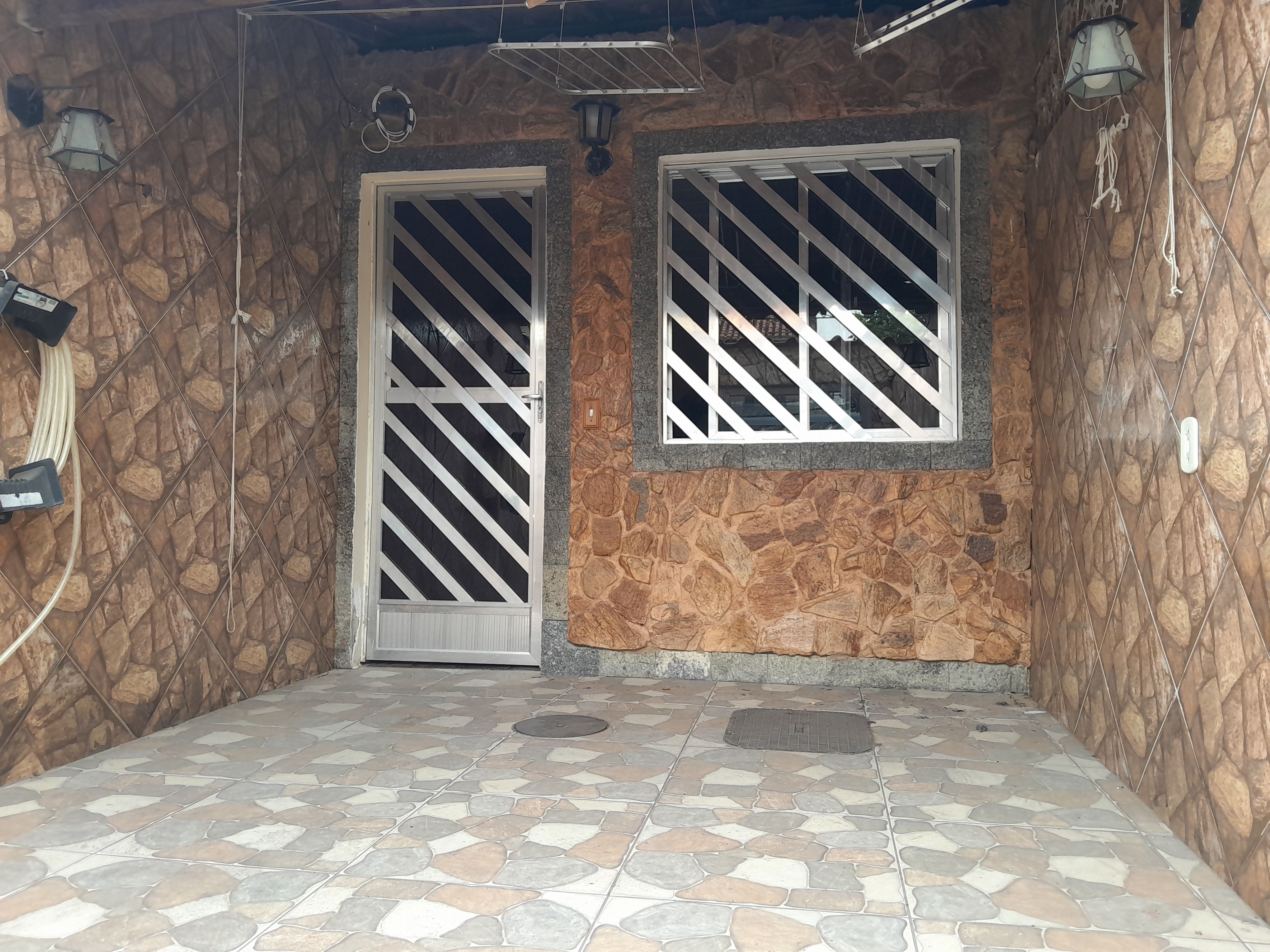 Imagem Casa com 2 Quartos à Venda, 80 m² em Bangu - Rio de Janeiro