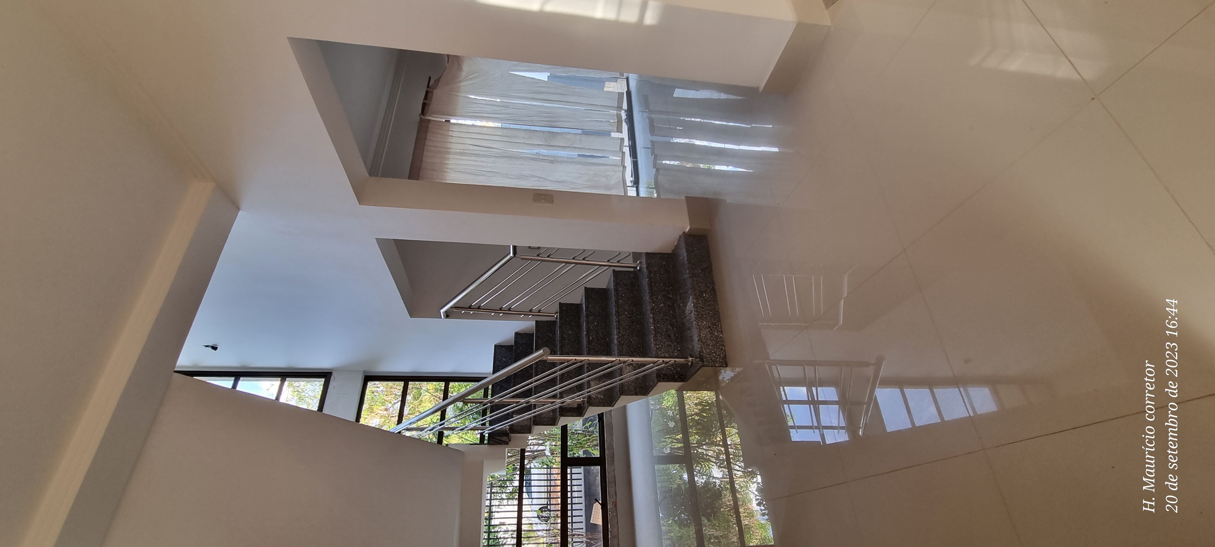 Imagem Sobrado com 4 Quartos à Venda, 377 m²em Setor Jaó - Goiânia Imagem Sobrado com 4 Quartos à Venda, 377 m²em Setor Jaó - Goiânia