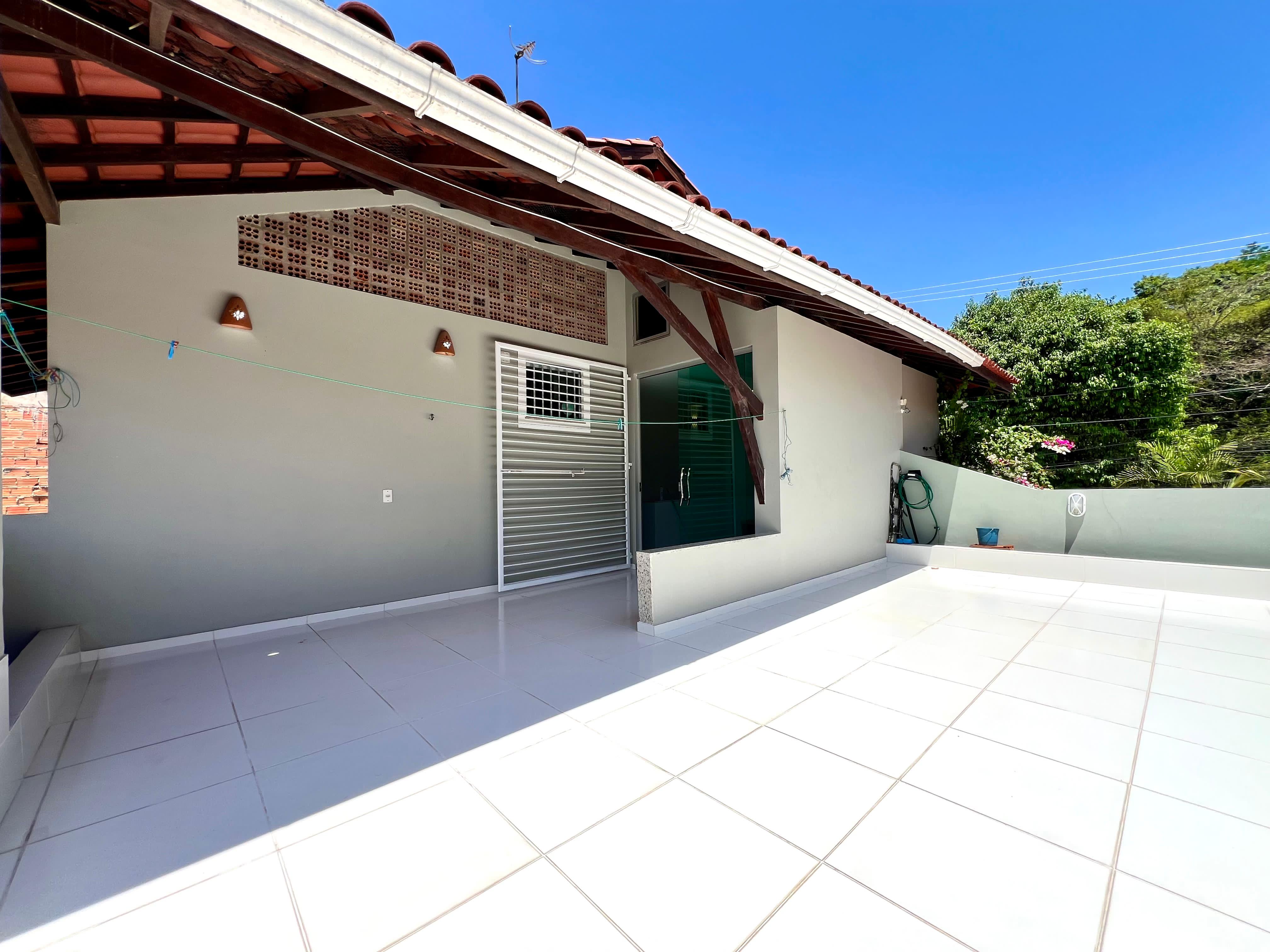 Imagem Casa com 3 Quartos à Venda, 370 m²em Curió-Utinga - Belém Imagem Casa com 3 Quartos à Venda, 370 m²em Curió-Utinga - Belém