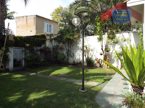 Imagem Casa com 4 Quartos à Venda, 315 m² em Centro - Pelotas