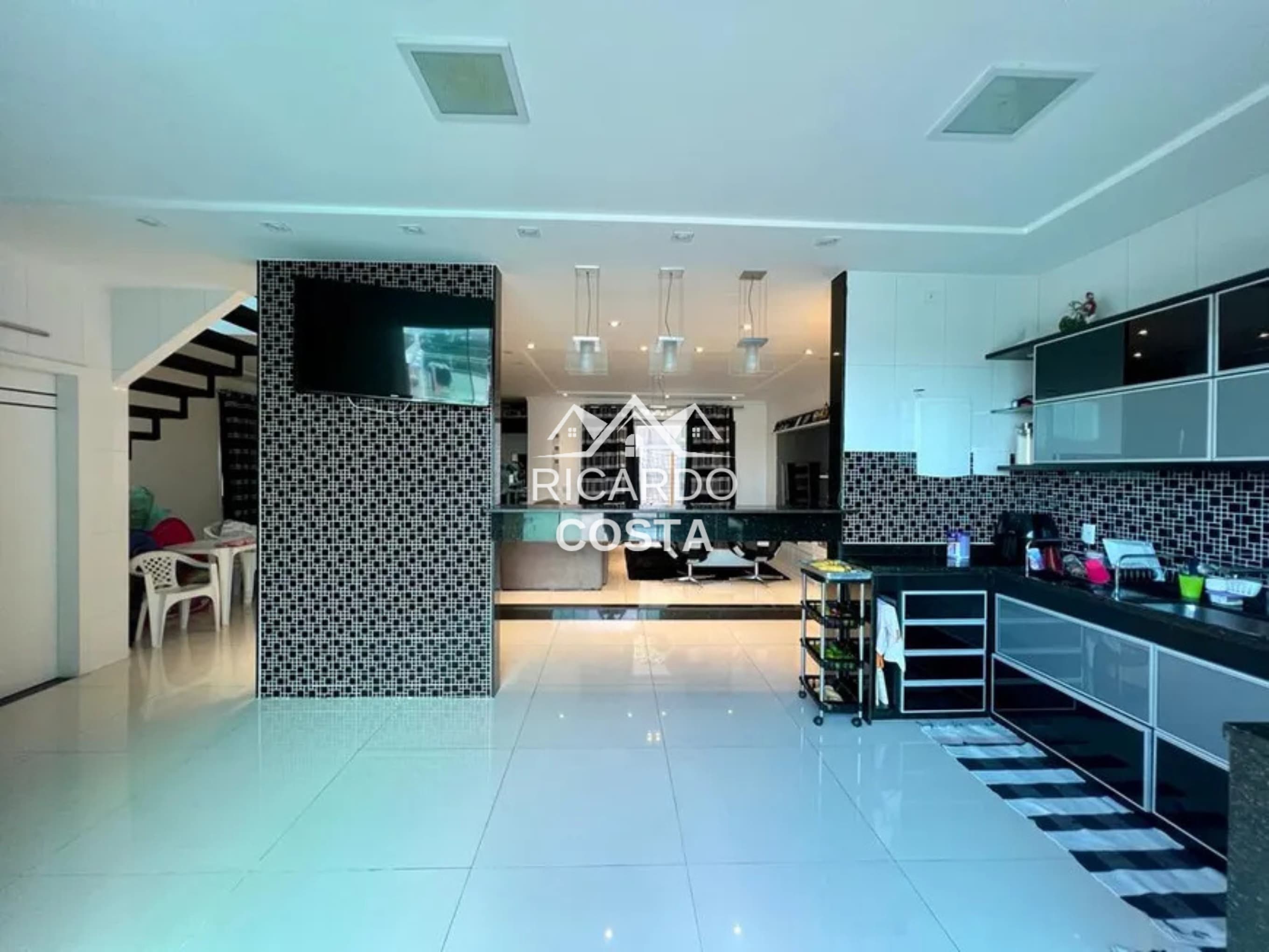 Imagem Casa de Condomínio com 3 Quartos à Venda ou Locação, 310 m² em Jacarepaguá - Rio de Janeiro Imagem Casa de Condomínio com 3 Quartos à Venda ou Locação, 310 m² em Jacarepaguá - Rio de Janeiro