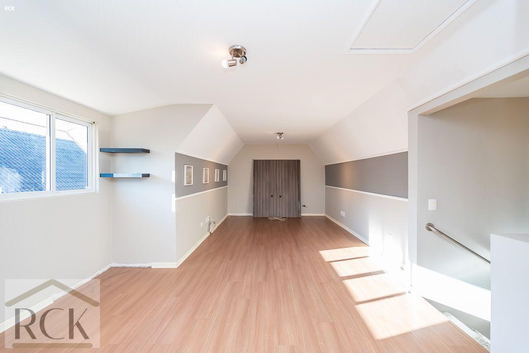 Imagem Sobrado com 3 Quartos à Venda, 162 m²em Uberaba - Curitiba Imagem Sobrado com 3 Quartos à Venda, 162 m²em Uberaba - Curitiba