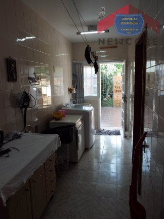 Imagem Casa com 4 Quartos à Venda, 315 m² em Centro - Pelotas