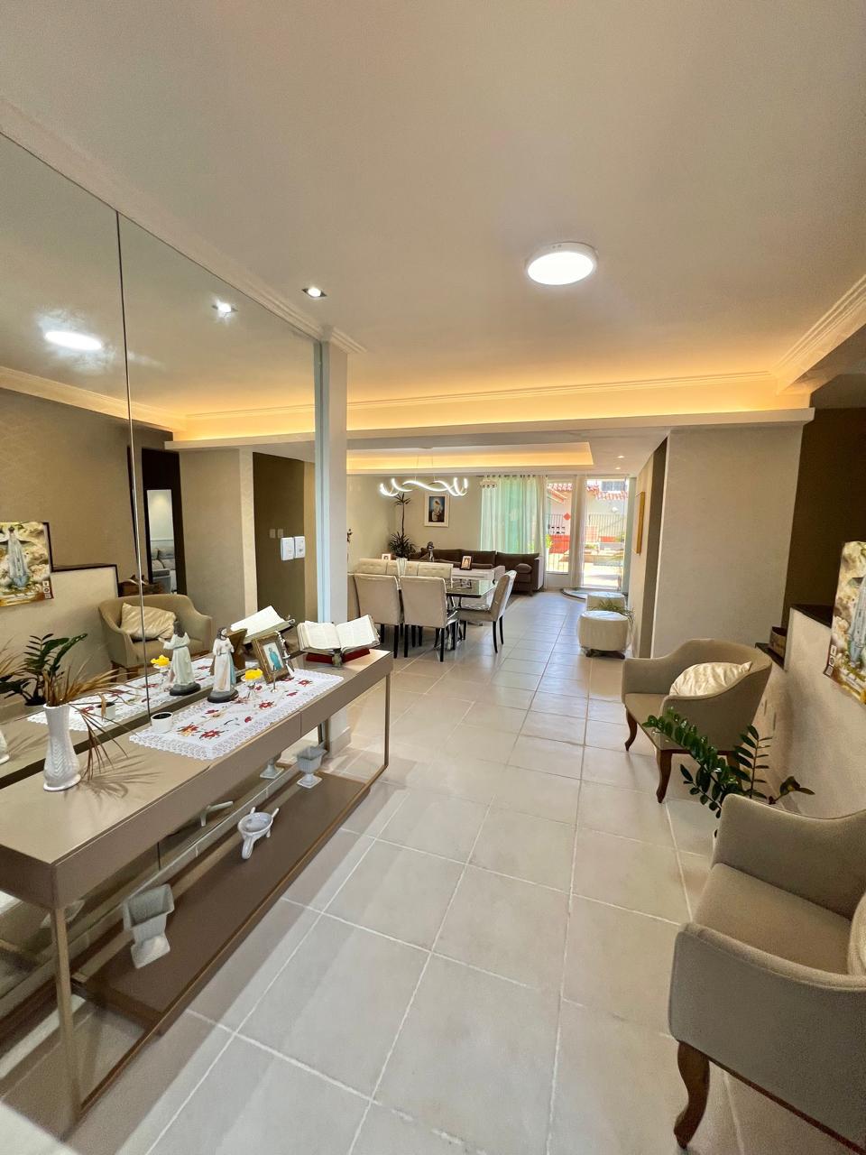 Imagem Casa com 3 Quartos à Venda, 320 m²em Curió-Utinga - Belém Imagem Casa com 3 Quartos à Venda, 320 m²em Curió-Utinga - Belém