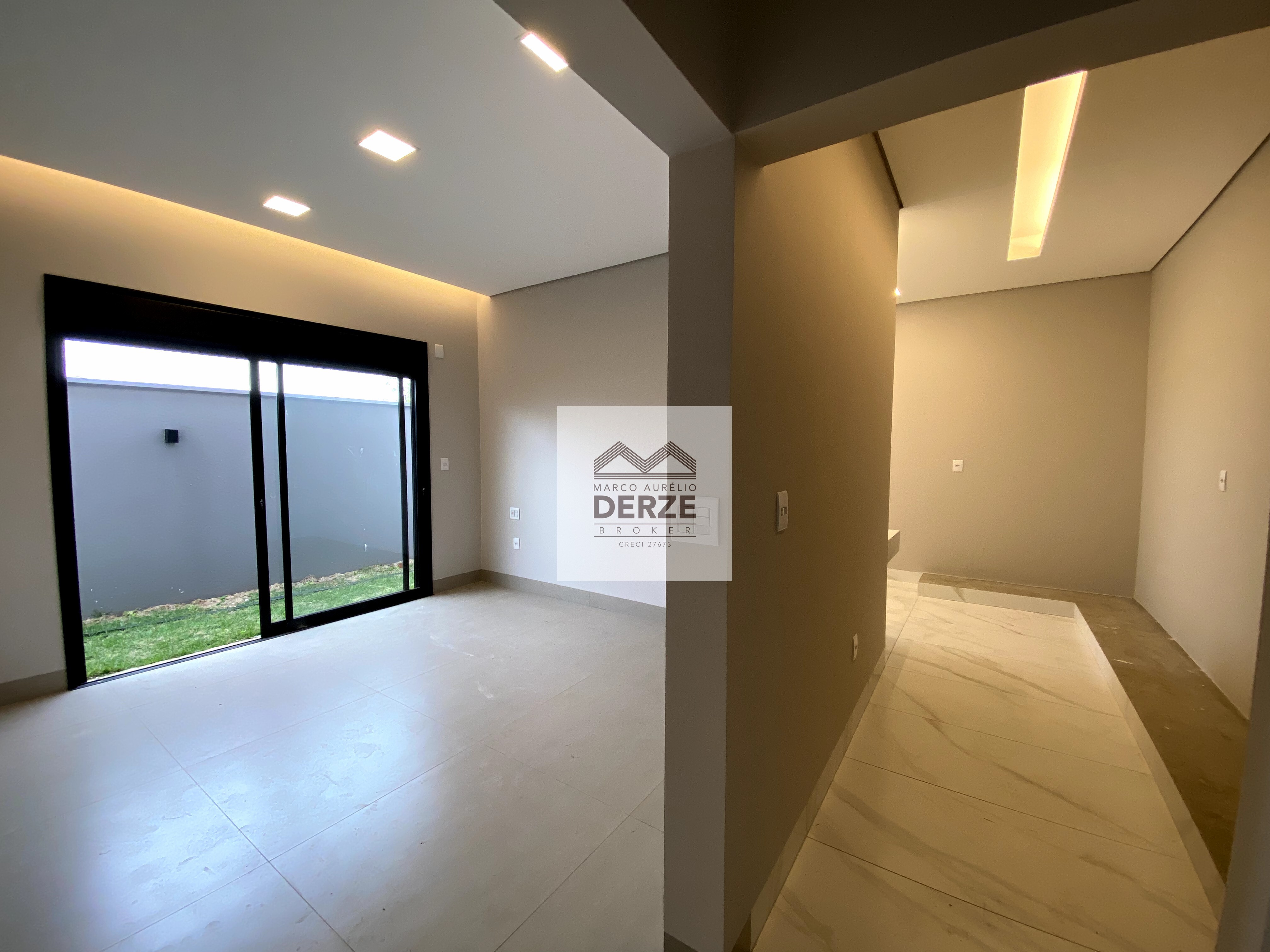 Imagem Casa com 3 Quartos à Venda, 252 m²em Jardim Inconfidência - Uberlândia Imagem Casa com 3 Quartos à Venda, 252 m²em Jardim Inconfidência - Uberlândia