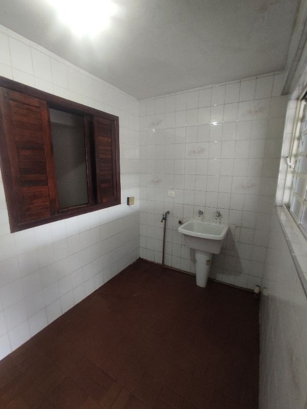 Imagem Casa com 3 Quartos para Alugar, 300 m²em Vila Clarice - São Paulo