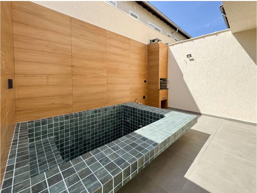 Sobrado com 3 Quartos à Venda, 120 m²em Guilhermina - Praia Grande