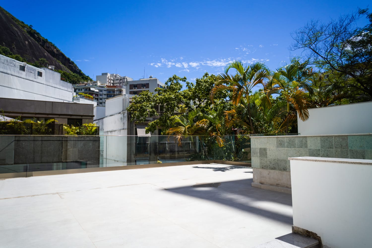 Imagem Apartamento com 3 Quartos à Venda, 146 m²em Lagoa - Rio de Janeiro Imagem Apartamento com 3 Quartos à Venda, 146 m²em Lagoa - Rio de Janeiro