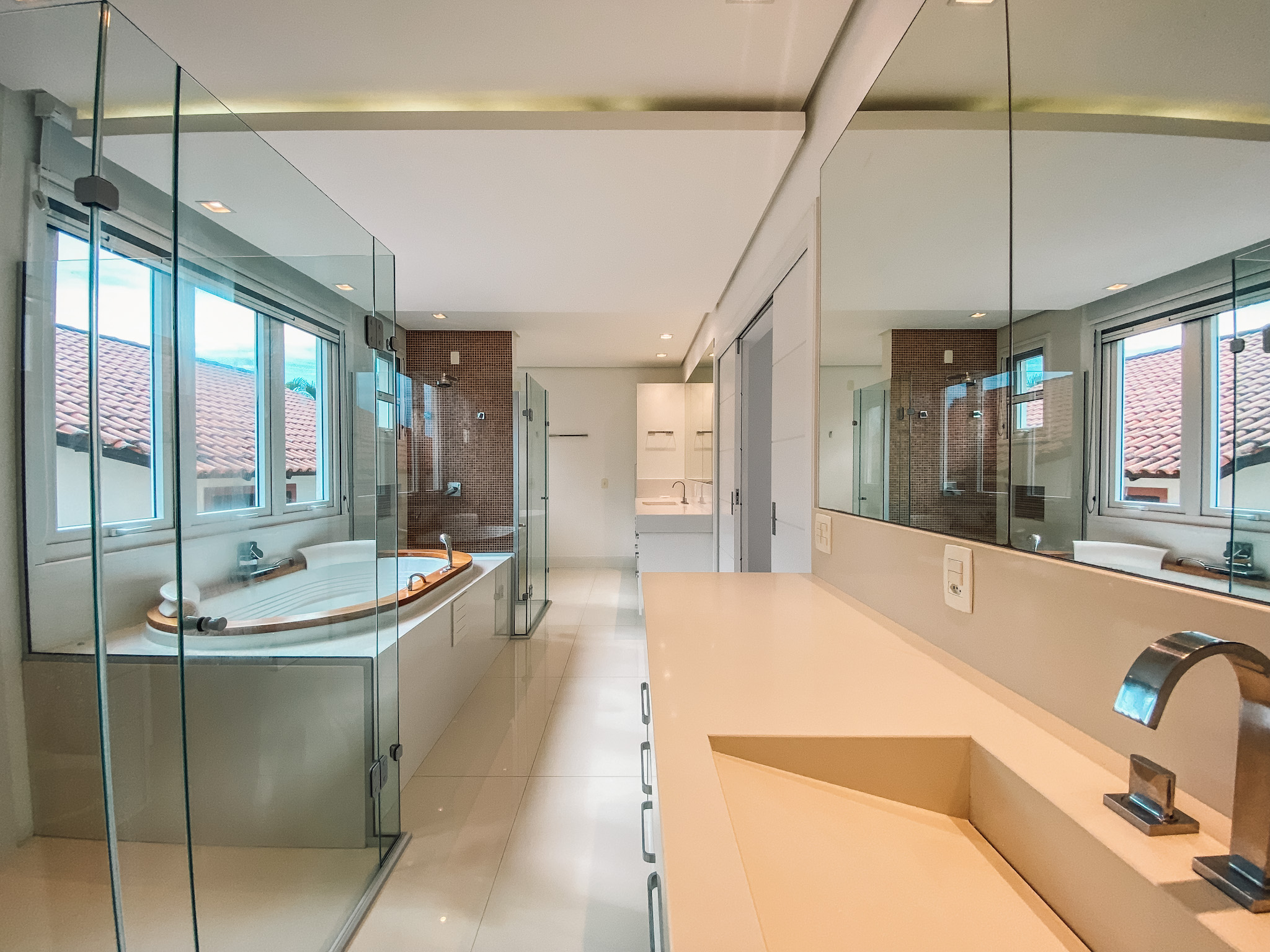 Imagem Casa com 6 Quartos à Venda, 1.000 m² em Jurerê Internacional - Florianópolis Imagem Casa com 6 Quartos à Venda, 1.000 m² em Jurerê Internacional - Florianópolis