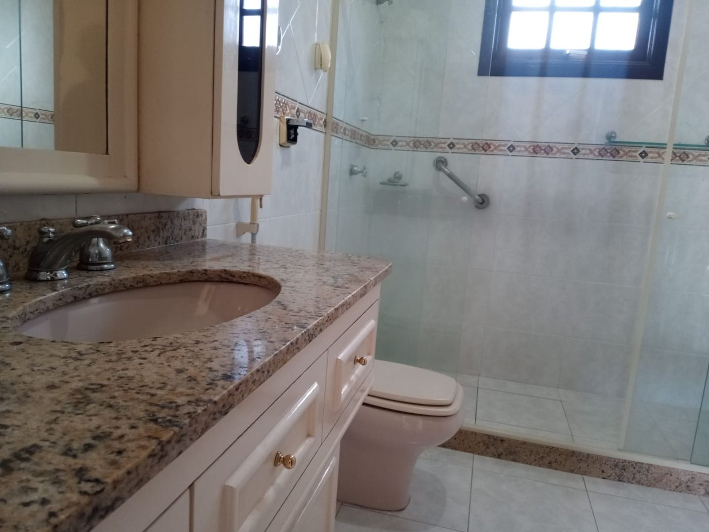 Imagem Casa com 3 Quartos à Venda, 360 m²em Piratininga - Niterói Imagem Casa com 3 Quartos à Venda, 360 m²em Piratininga - Niterói