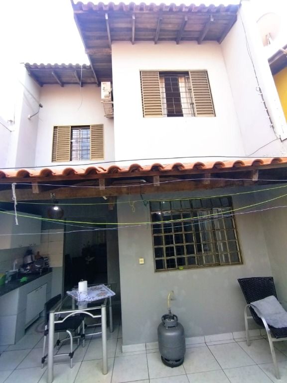 Imagem Sobrado com 3 Quartos à Venda, 126 m² em Centro - Londrina Imagem Sobrado com 3 Quartos à Venda, 126 m² em Centro - Londrina