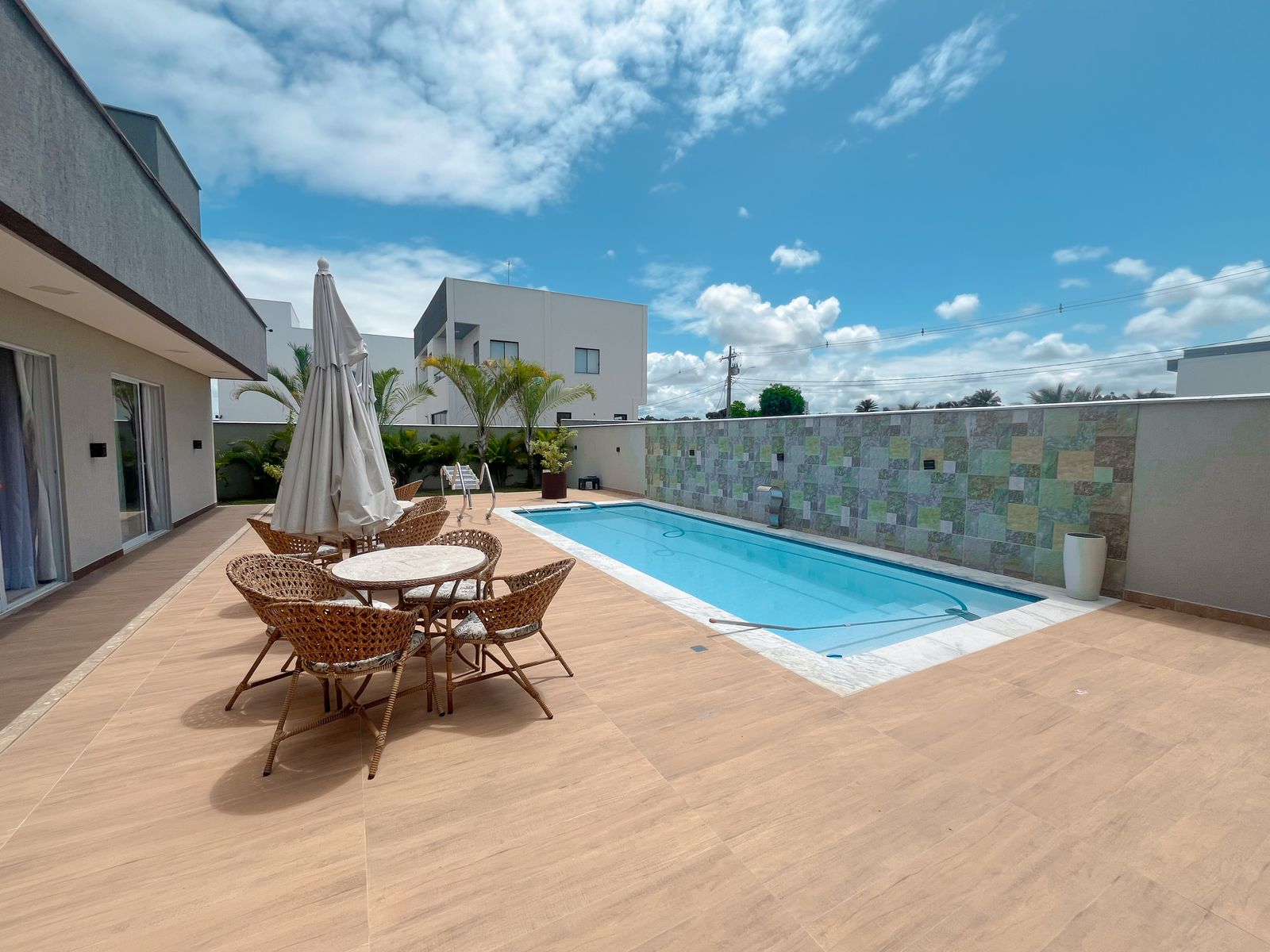 Imagem Casa de Condomínio com 4 Quartos à Venda, 398 m² em Vale do Landirana (Abrantes) - Camaçari Imagem Casa de Condomínio com 4 Quartos à Venda, 398 m² em Vale do Landirana (Abrantes) - Camaçari