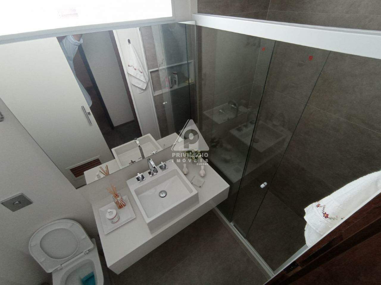 Imagem Apartamento com 3 Quartos à Venda, 195 m²em Copacabana - Rio de Janeiro