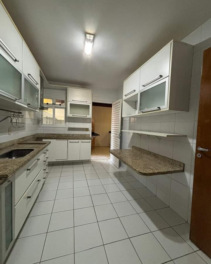 Imagem Casa de Condomínio com 4 Quartos à Venda, 170 m²em Centro - Lauro de Freitas Imagem Casa de Condomínio com 4 Quartos à Venda, 170 m²em Centro - Lauro de Freitas