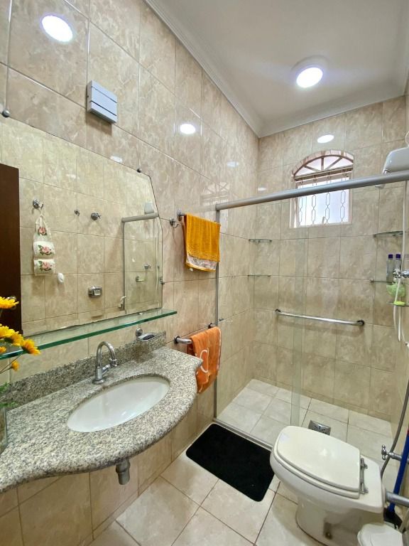 Imagem Casa com 3 Quartos à Venda, 250 m² em Santa Mônica - Belo Horizonte Imagem Casa com 3 Quartos à Venda, 250 m² em Santa Mônica - Belo Horizonte