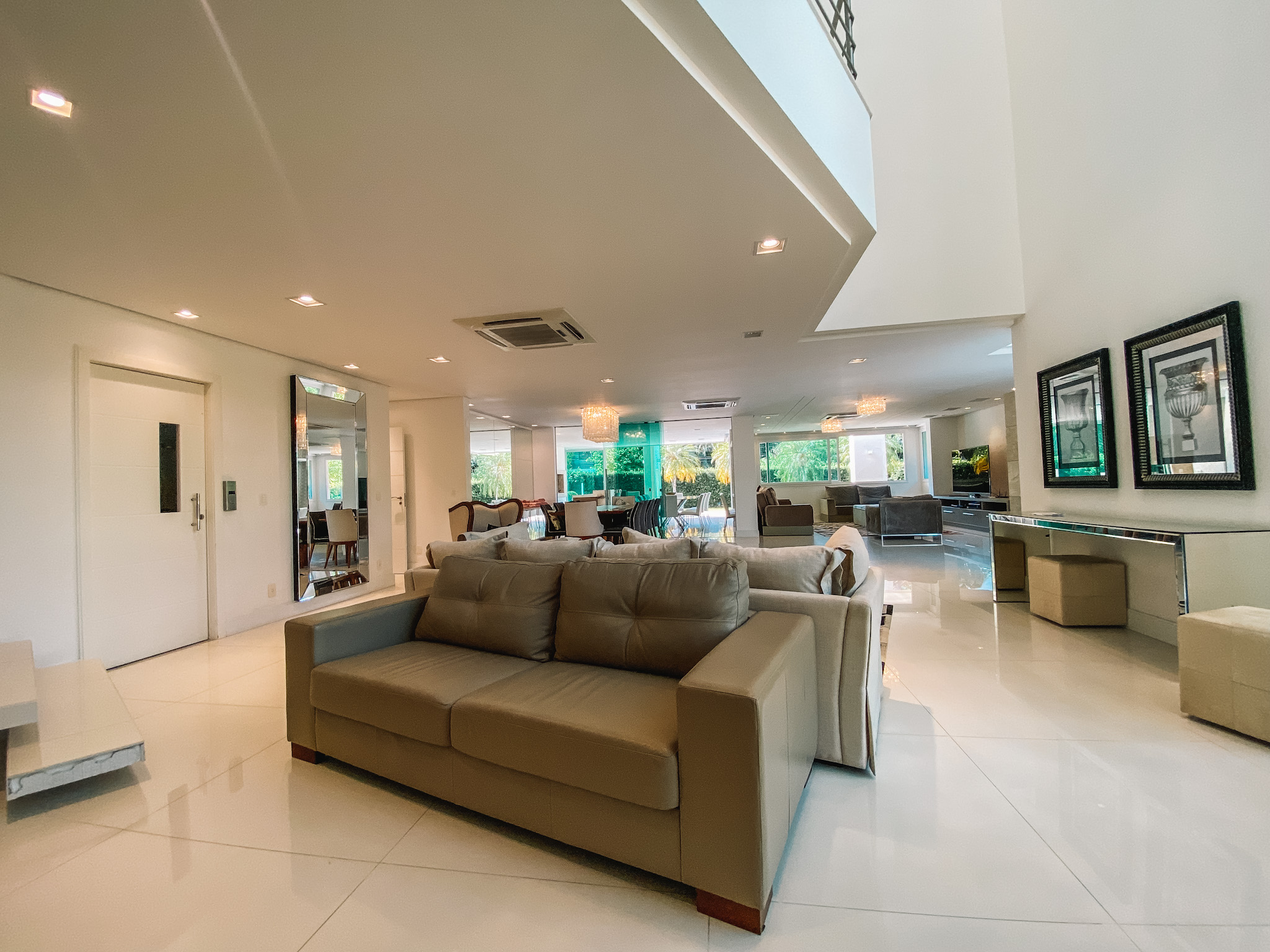 Imagem Casa com 6 Quartos à Venda, 1.000 m² em Jurerê Internacional - Florianópolis Imagem Casa com 6 Quartos à Venda, 1.000 m² em Jurerê Internacional - Florianópolis