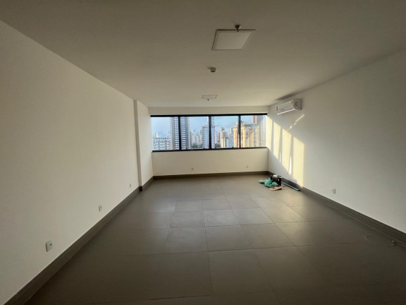 Sala Comercial à Venda ou Locação, 33 m² em Cremação - Belém