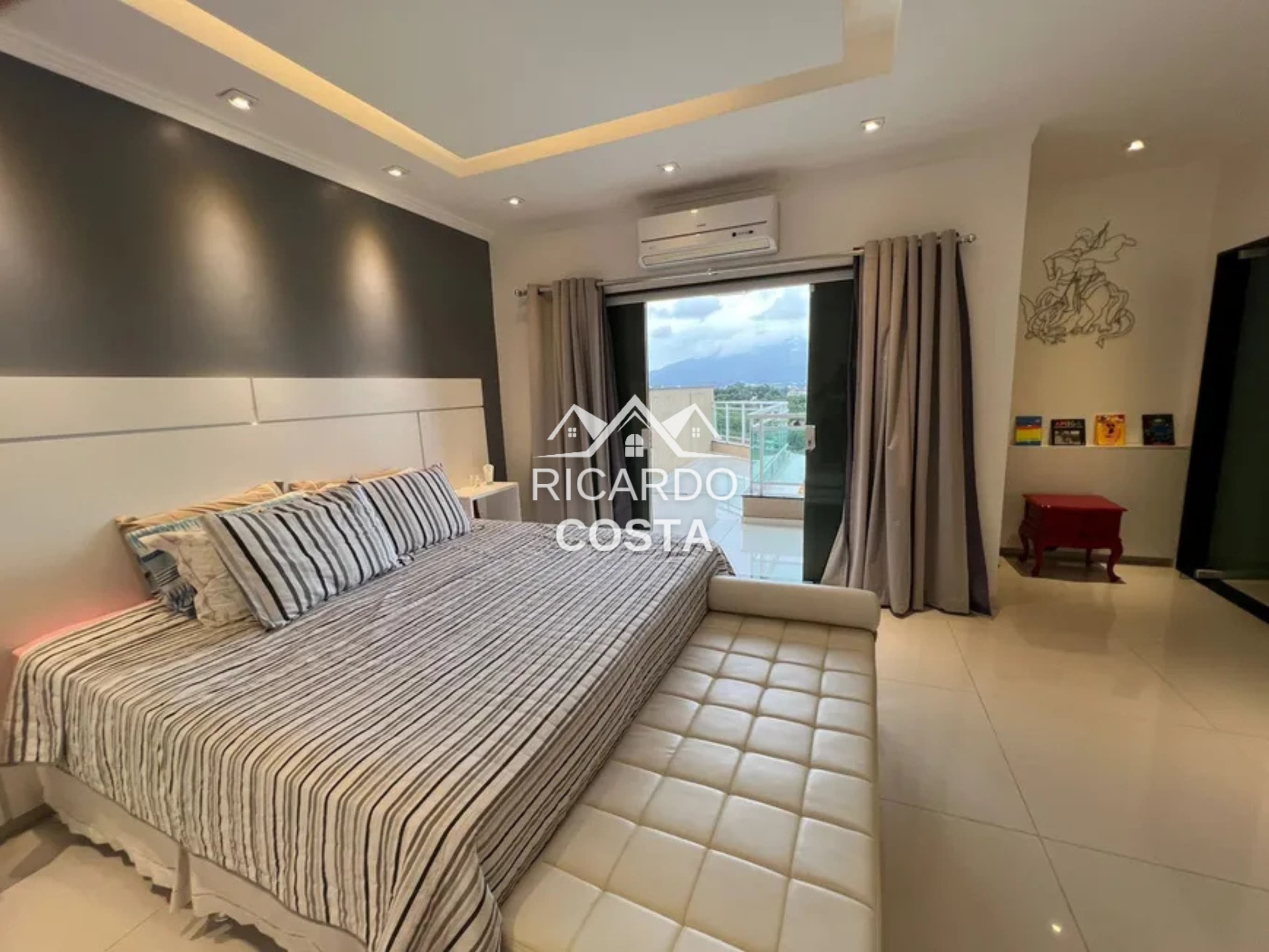 Imagem Casa de Condomínio com 3 Quartos à Venda ou Locação, 310 m² em Jacarepaguá - Rio de Janeiro Imagem Casa de Condomínio com 3 Quartos à Venda ou Locação, 310 m² em Jacarepaguá - Rio de Janeiro