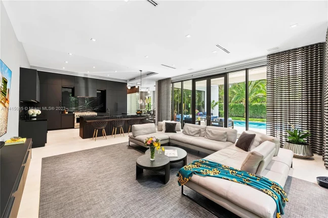 Imagem Casa com 5 Quartos à Venda, 387 m²em Alphaville Residencial Um - Barueri Imagem Casa com 5 Quartos à Venda, 387 m²em Alphaville Residencial Um - Barueri