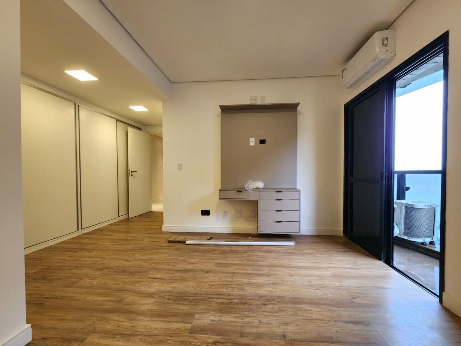 Imagem Apartamento com 4 Quartos à Venda, 251 m²em Pompéia - Santos