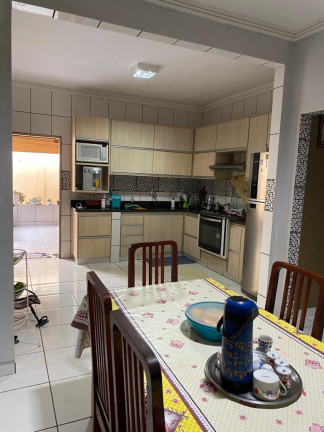 Imagem Casa com 3 Quartos à Venda, 210 m² em Parque Flamboyant - Goiânia Imagem Casa com 3 Quartos à Venda, 210 m² em Parque Flamboyant - Goiânia