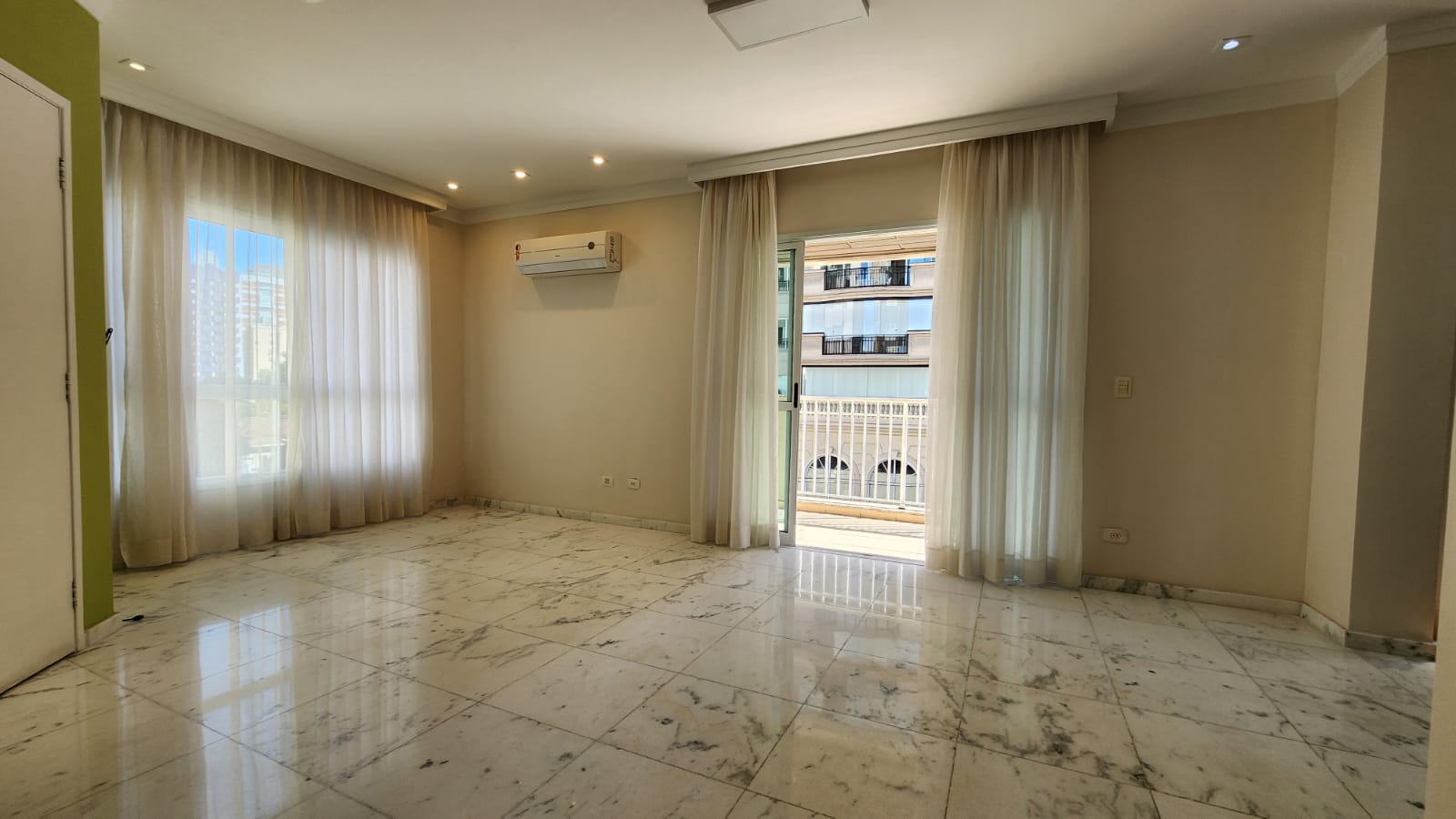 Imagem Apartamento com 3 Quartos para Alugar, 160 m²em Boqueirão - Santos Imagem Apartamento com 3 Quartos para Alugar, 160 m²em Boqueirão - Santos