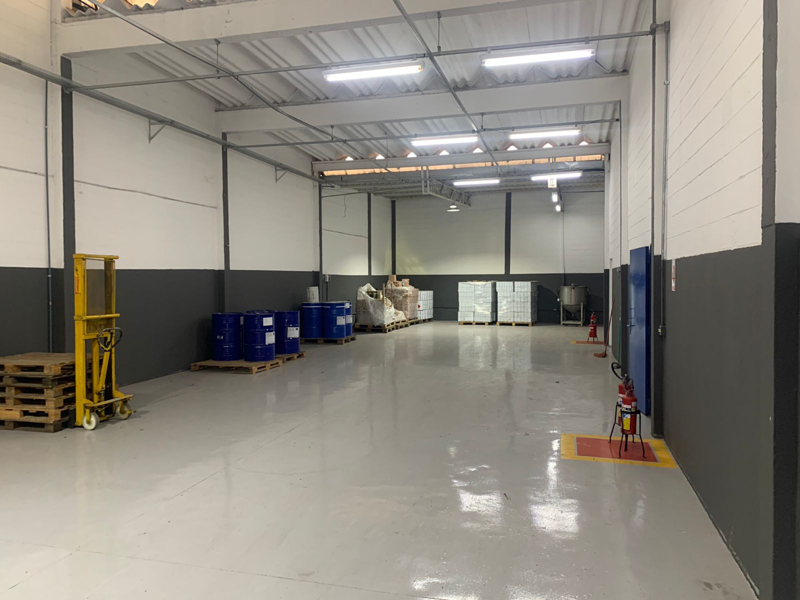 Imagem Galpão para Alugar, 300 m² em Conceição - Diadema