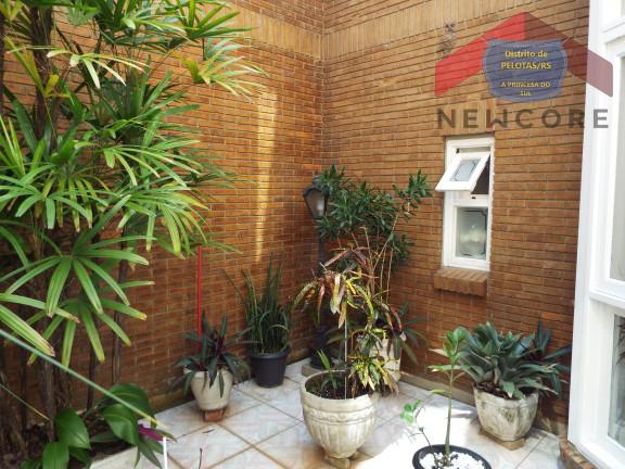 Imagem Casa com 4 Quartos à Venda, 315 m² em Centro - Pelotas