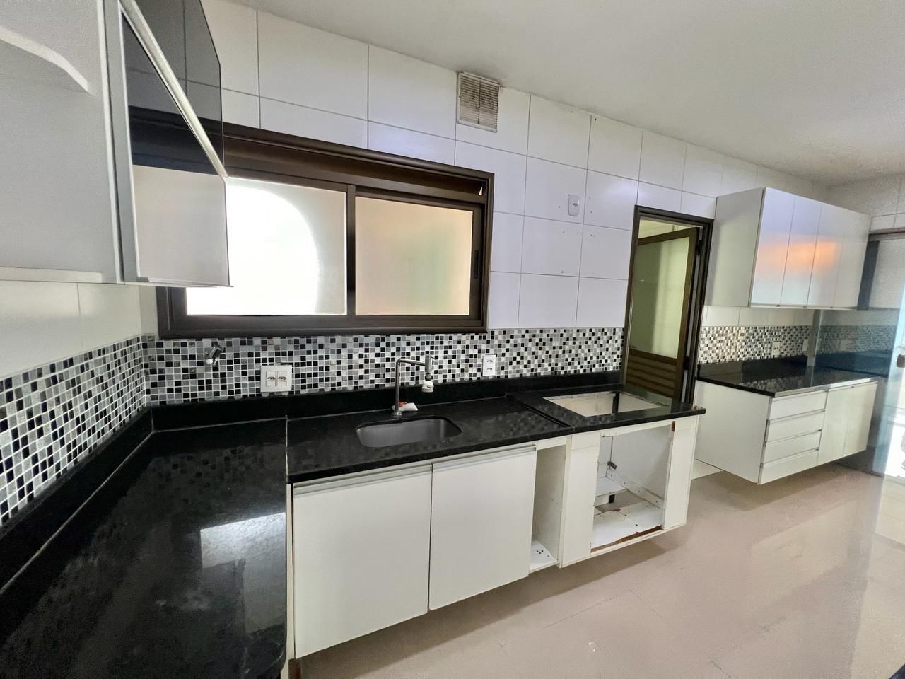 Imagem Apartamento com 4 Quartos à Venda, 155 m²em Batista Campos - Belém