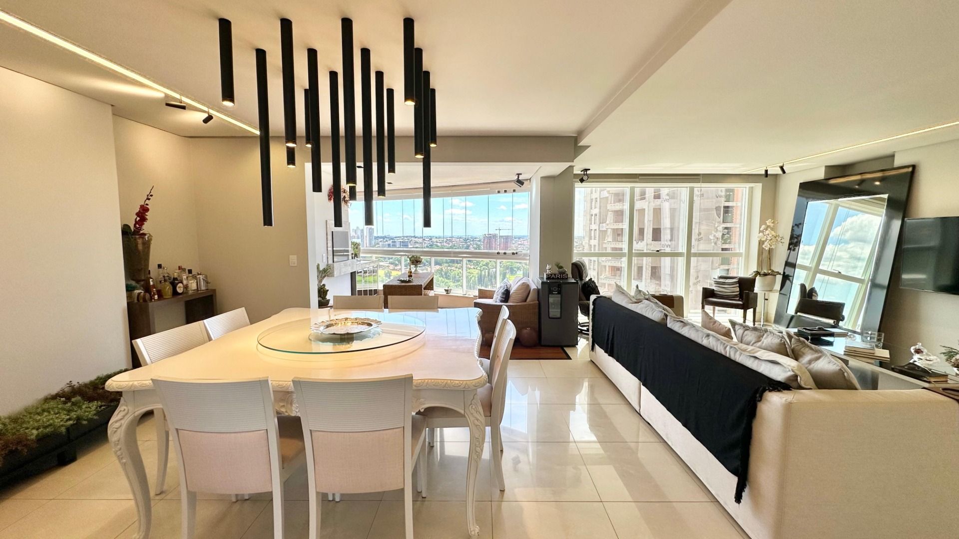 Imagem Apartamento com 3 Quartos à Venda, 215 m²em Bela Suiça - Londrina
