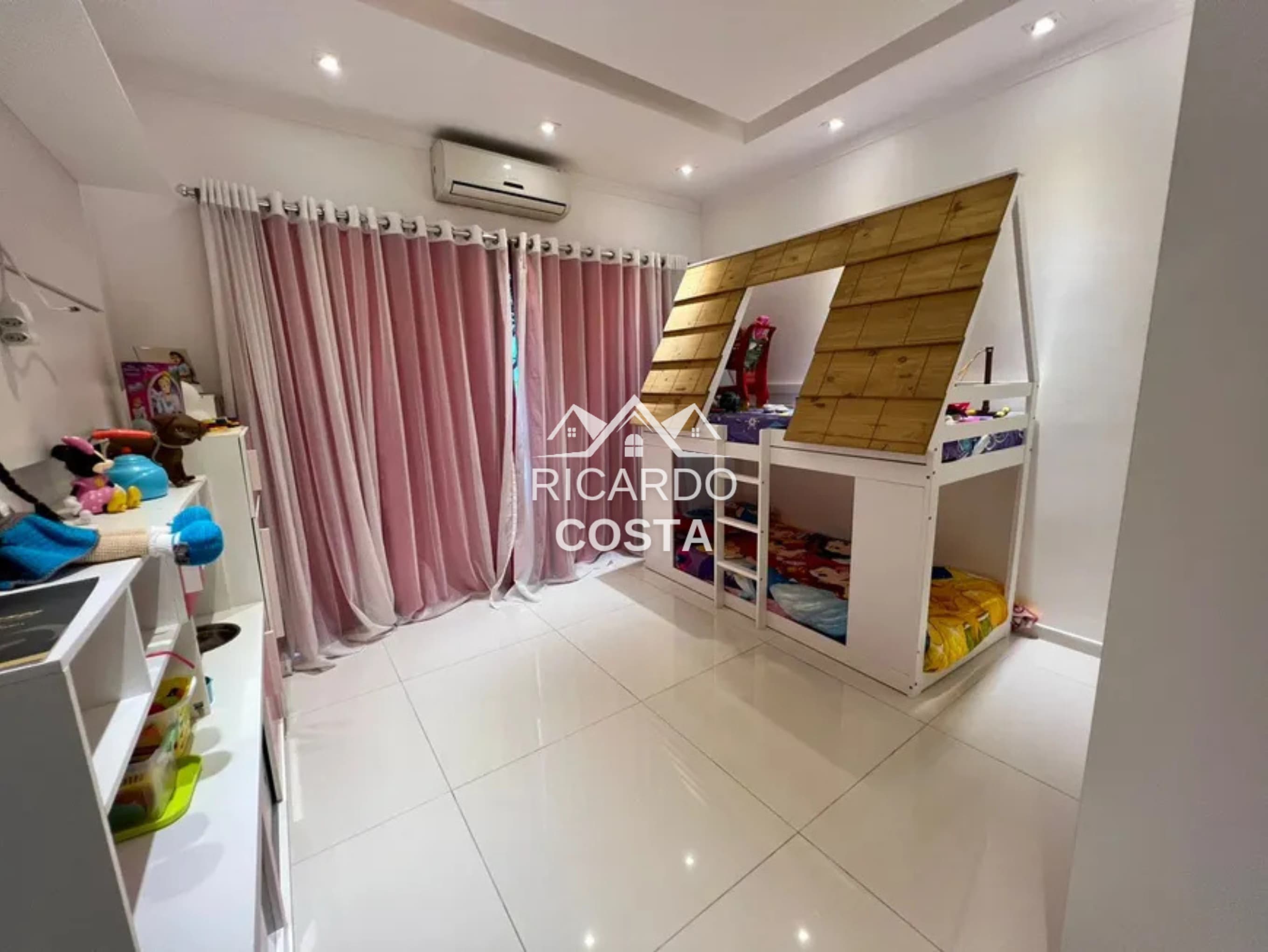 Imagem Casa de Condomínio com 3 Quartos à Venda ou Locação, 310 m² em Jacarepaguá - Rio de Janeiro Imagem Casa de Condomínio com 3 Quartos à Venda ou Locação, 310 m² em Jacarepaguá - Rio de Janeiro