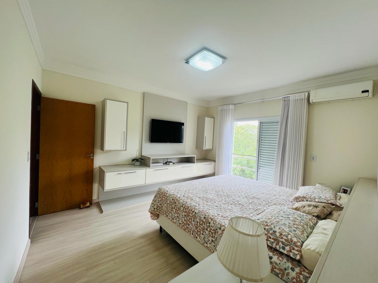 Imagem Casa de Condomínio com 4 Quartos à Venda, 278 m²em Swiss Park - Campinas