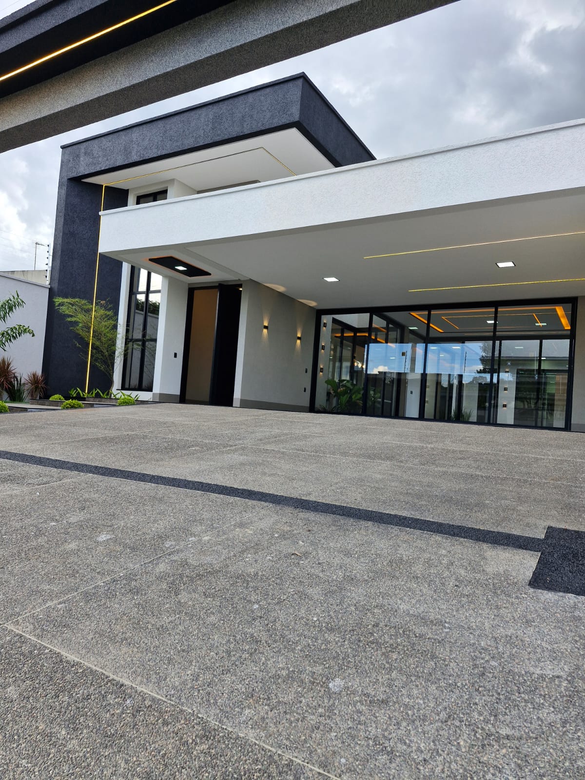 Imagem Casa com 4 Quartos à Venda, 236 m² em Moinho dos Ventos - Goiânia Imagem Casa com 4 Quartos à Venda, 236 m² em Moinho dos Ventos - Goiânia