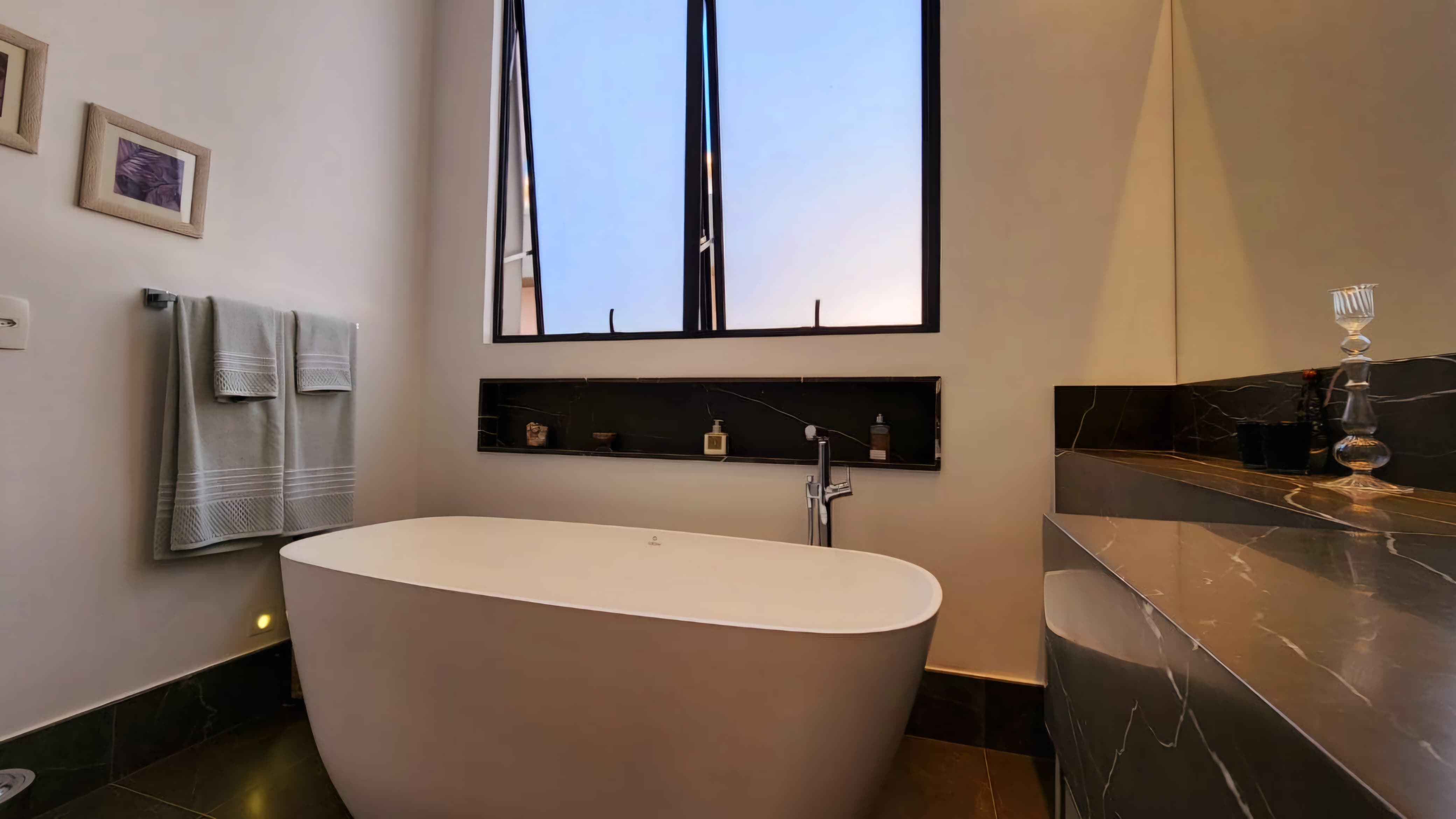 Imagem Casa com 4 Quartos à Venda, 370 m²em Ponta da Praia - Santos