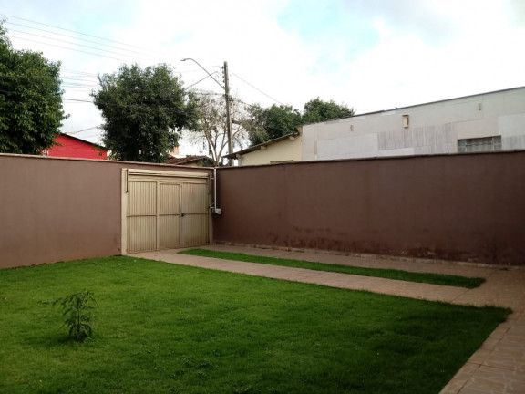 Imagem Casa com 3 Quartos à Venda, 210 m² em Parque Flamboyant - Goiânia Imagem Casa com 3 Quartos à Venda, 210 m² em Parque Flamboyant - Goiânia
