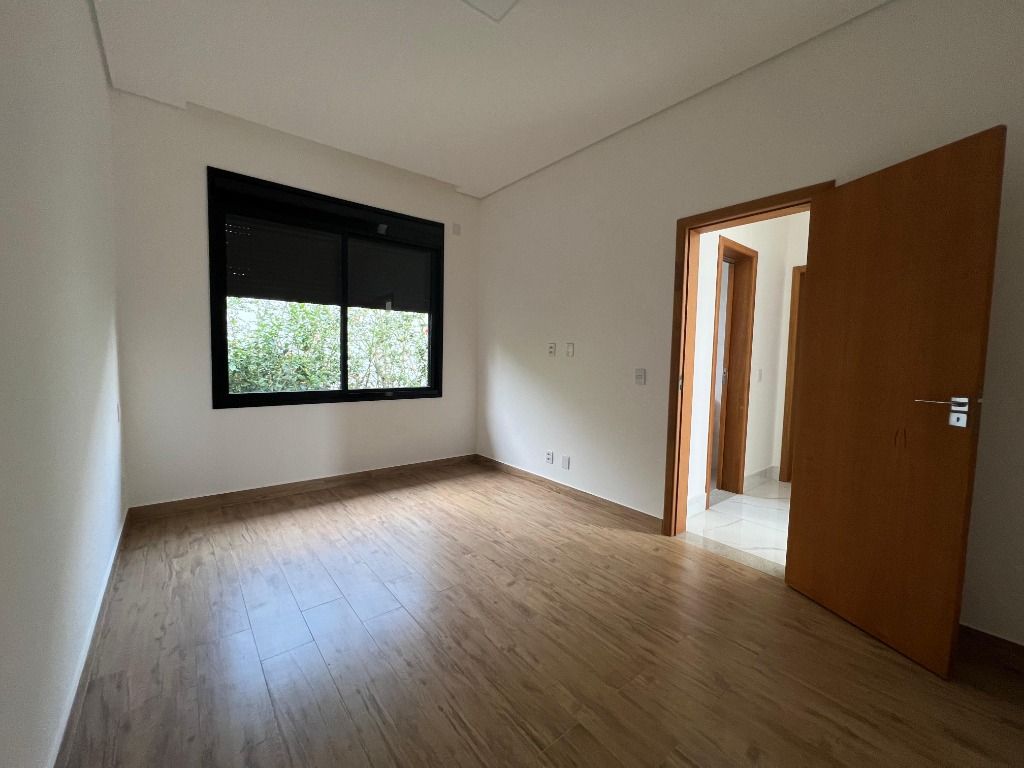 Imagem Casa de Condomínio com 4 Quartos à Venda, 260 m² em Várzea - Lagoa Santa Imagem Casa de Condomínio com 4 Quartos à Venda, 260 m² em Várzea - Lagoa Santa