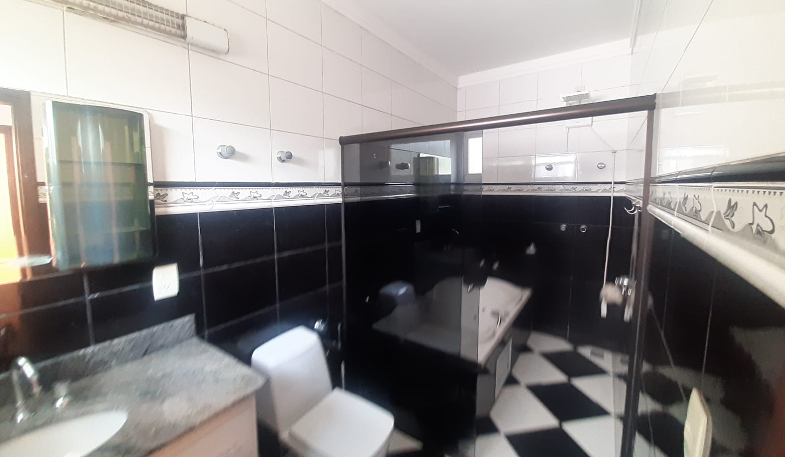 Imagem Casa de Condomínio com 4 Quartos à Venda, 300 m²em Medeiros - Jundiaí