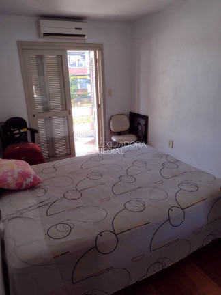 Imagem Casa com 3 Quartos à Venda, 185 m² em Santa Maria Goretti - Porto Alegre Imagem Casa com 3 Quartos à Venda, 185 m² em Santa Maria Goretti - Porto Alegre