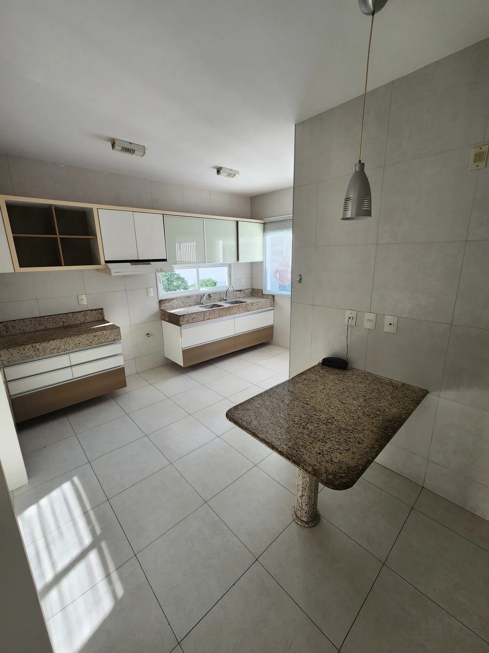 Imagem Casa de Condomínio com 3 Quartos à Venda, 277 m²em SAPIRANGA - FORTALEZA Imagem Casa de Condomínio com 3 Quartos à Venda, 277 m²em SAPIRANGA - FORTALEZA