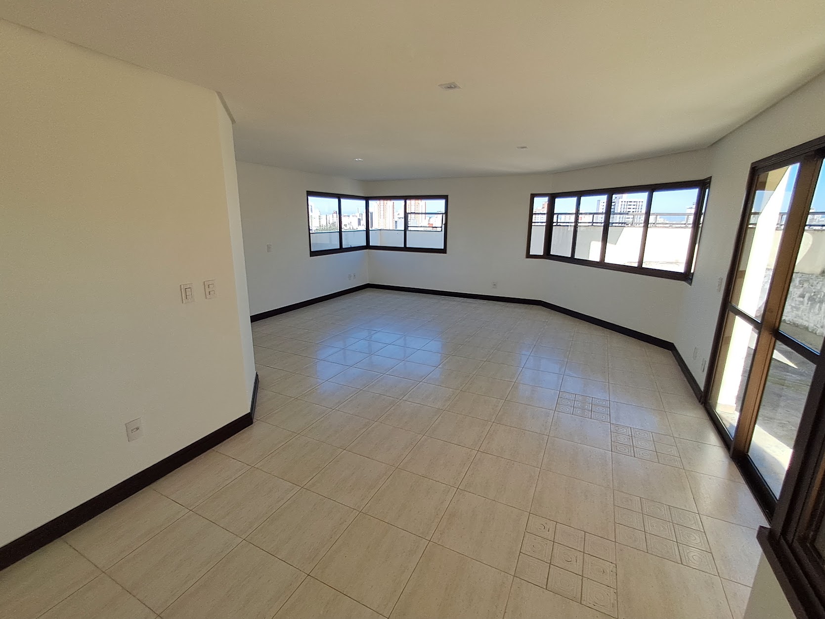 Imagem Apartamento com 3 Quartos à Venda, 487 m²em Centro - Criciúma Imagem Apartamento com 3 Quartos à Venda, 487 m²em Centro - Criciúma