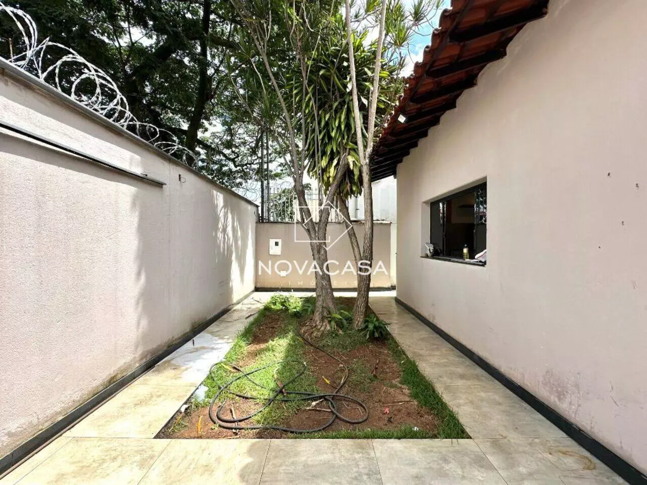 Imagem Casa com 5 Quartos à Venda, 250 m² em Rio Branco - Belo Horizonte Imagem Casa com 5 Quartos à Venda, 250 m² em Rio Branco - Belo Horizonte